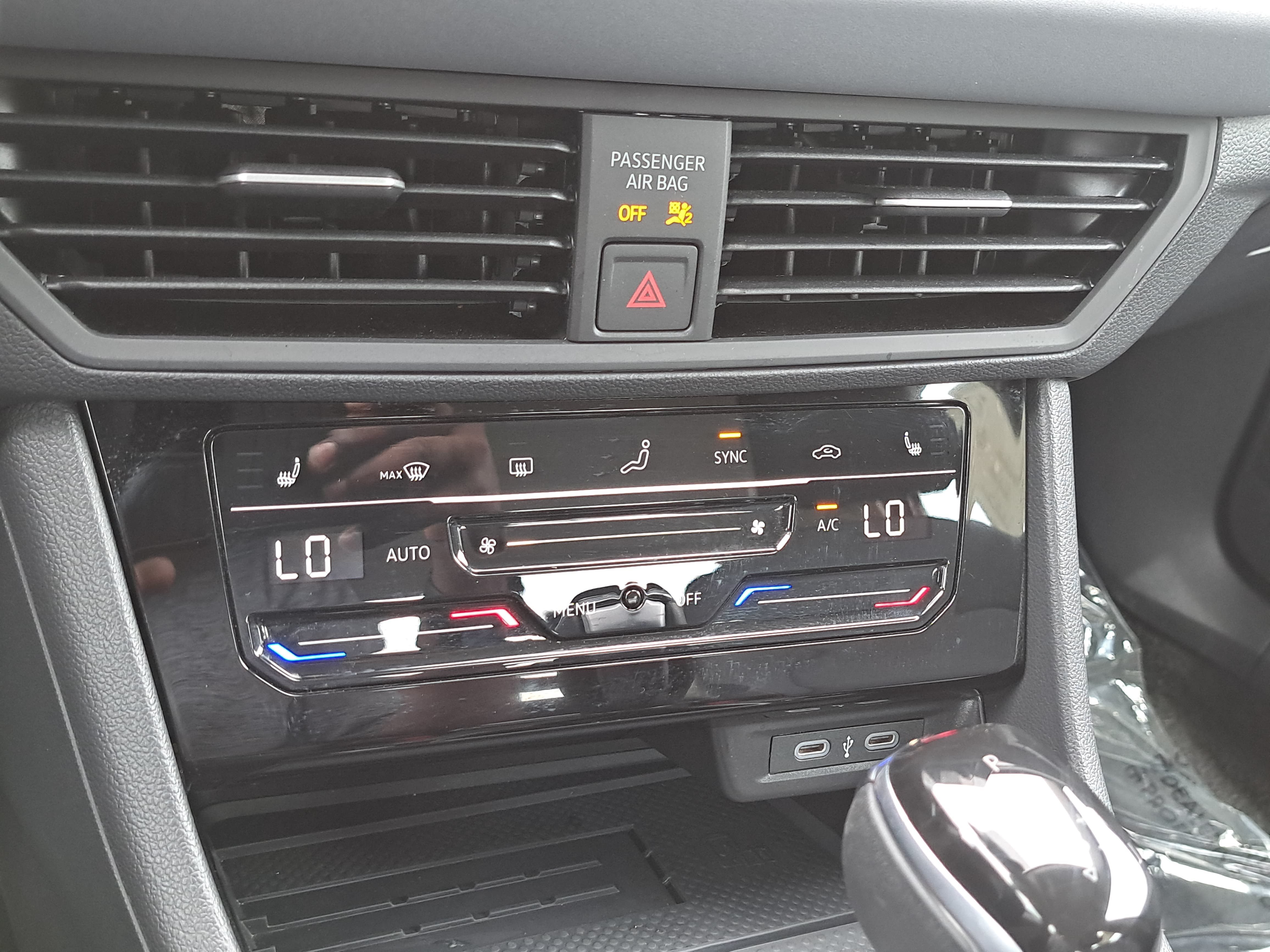 Certified 2025 Volkswagen Jetta SE FWD image 20