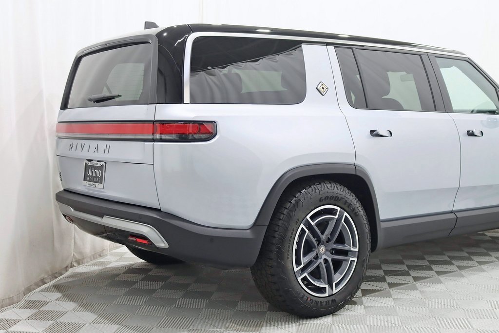 Used 2025 Rivian R1S Adventure image 9