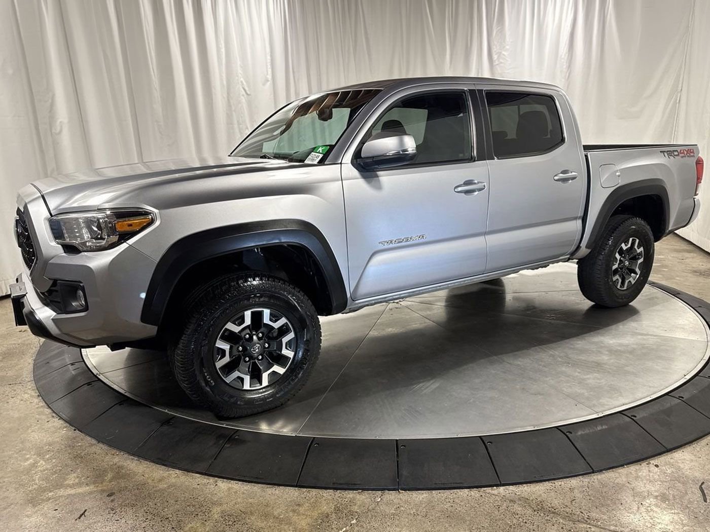 Used 2018 Toyota Tacoma TRD Off-Road AWD/4WD image 1