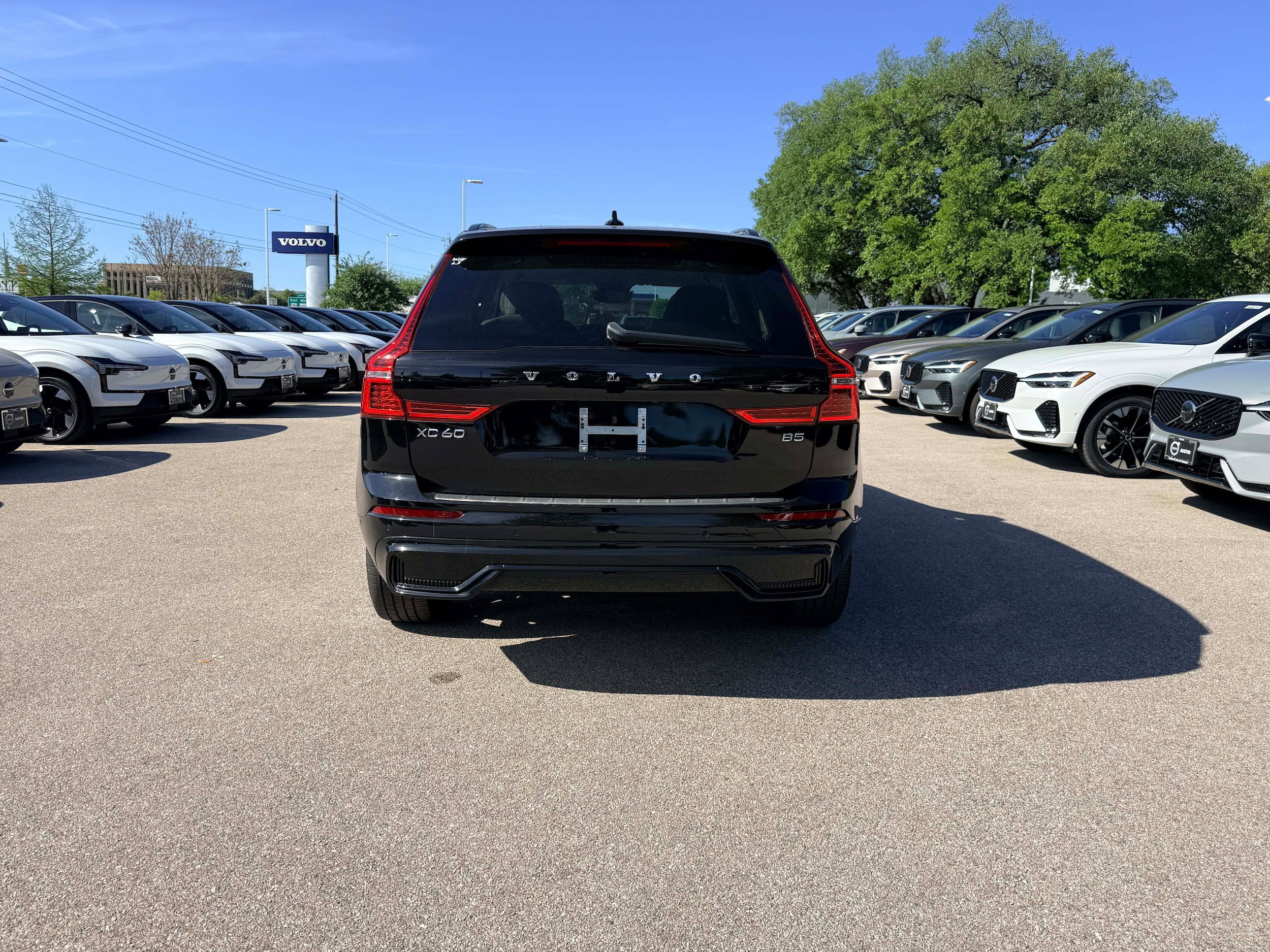 Certified 2023 Volvo XC60 B5 Plus w/ Climate Package image 5