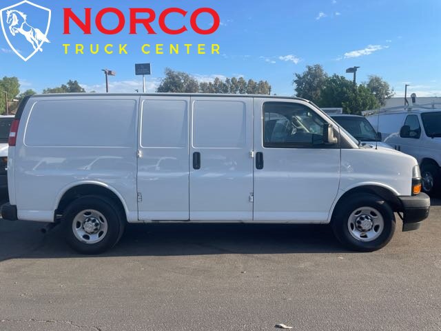 Used 2018 Chevrolet Express 2500 RWD image 1