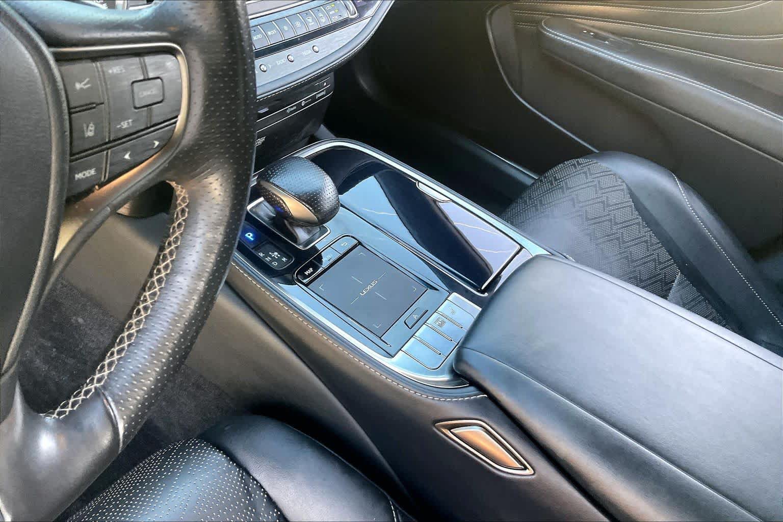 Used 2018 Lexus LS 500 F Sport w/ Accessory Package (Z2) AWD/4WD image 17