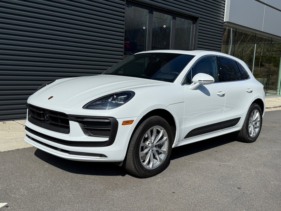 Certified 2025 Porsche Macan image 1
