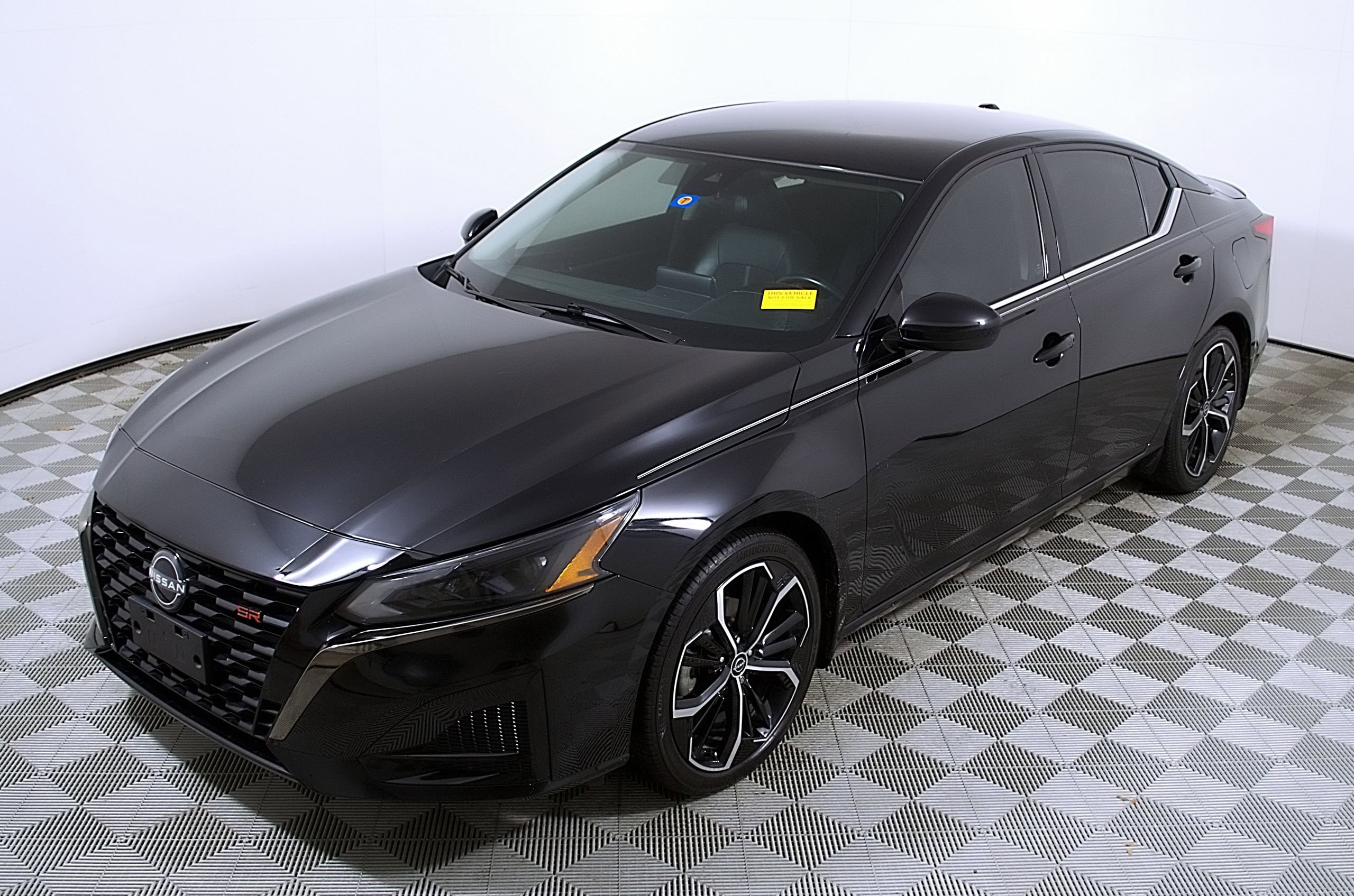 Used 2023 Nissan Altima 2.5 SR image 3