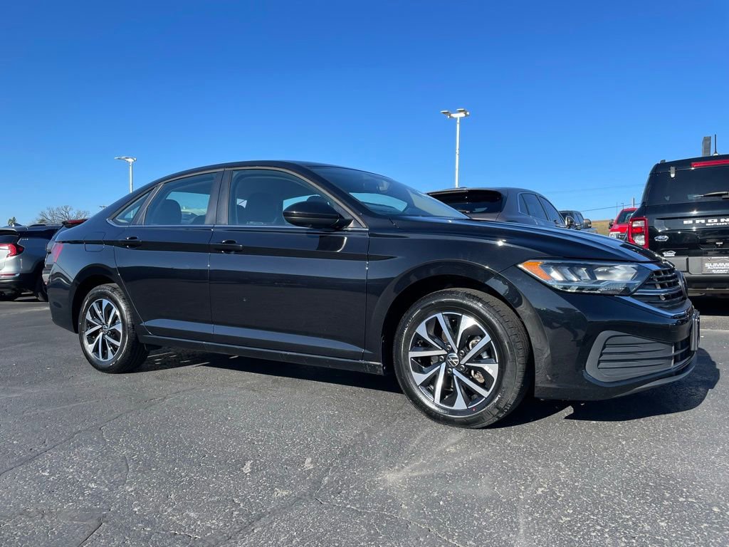 Used 2024 Volkswagen Jetta S image 2