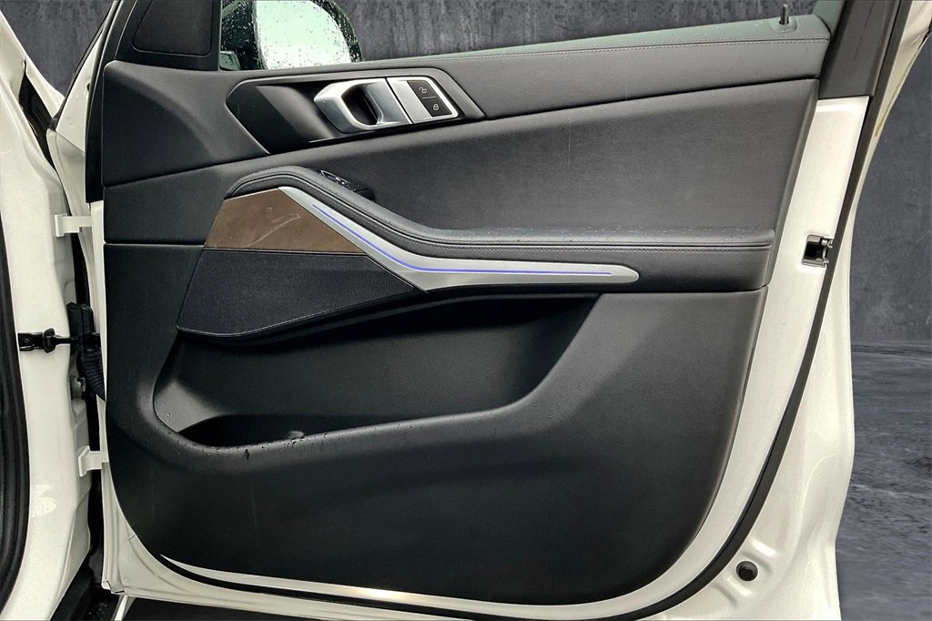 Used 2022 BMW X5 xDrive40i w/ Parking Assistance Package image 23