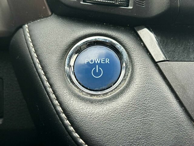 Used 2018 Toyota RAV4 Limited AWD/4WD image 25