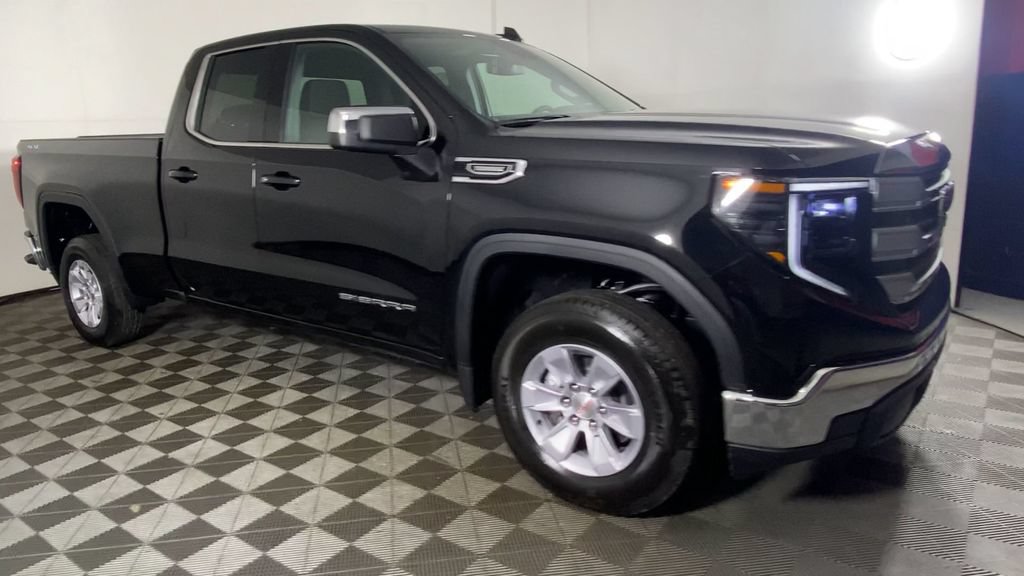 New 2026 GMC Sierra 1500 SLE image 3