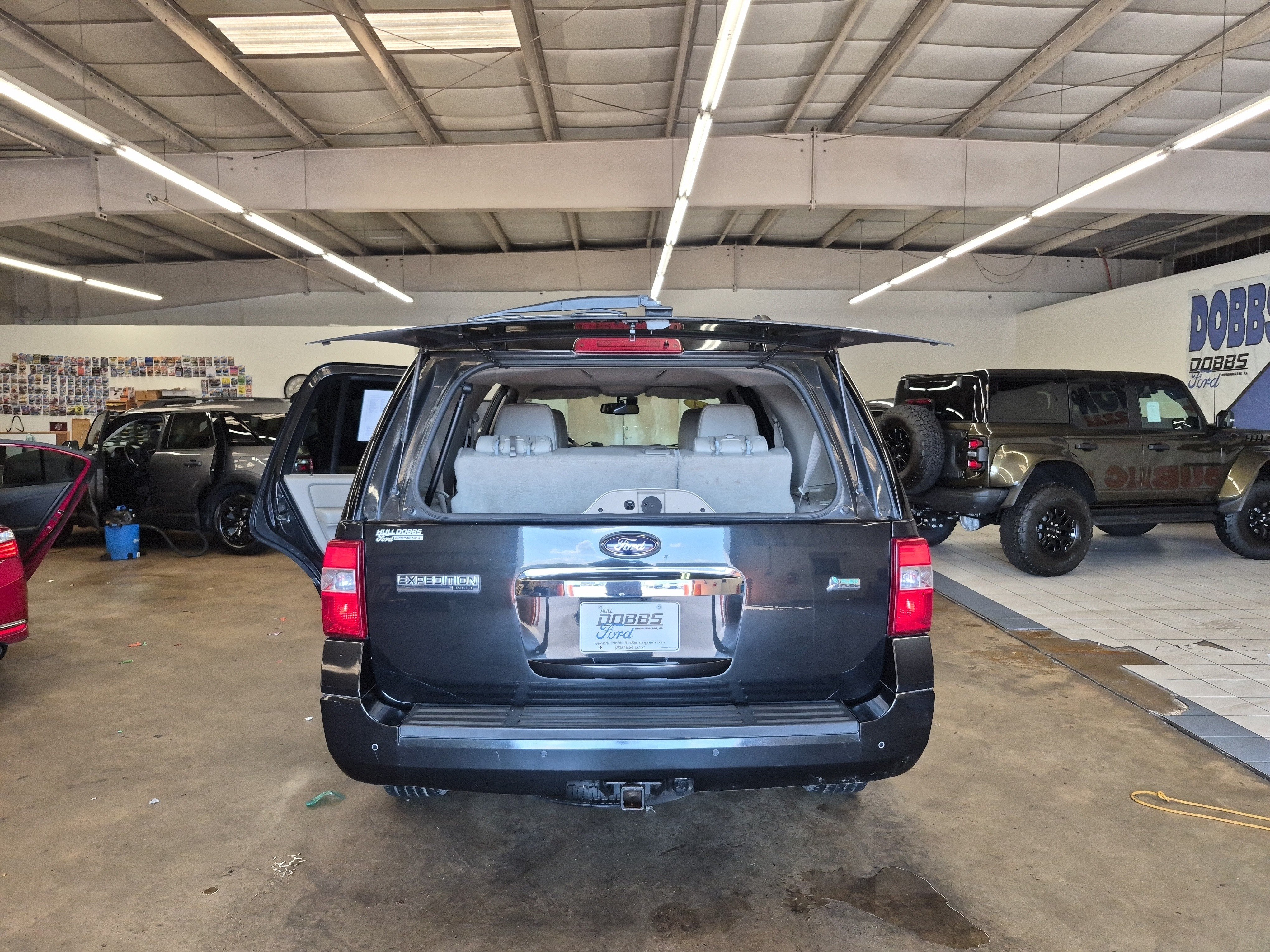 Used 2014 Ford Expedition Limited w/ Equipment Group 301A RWD image 17