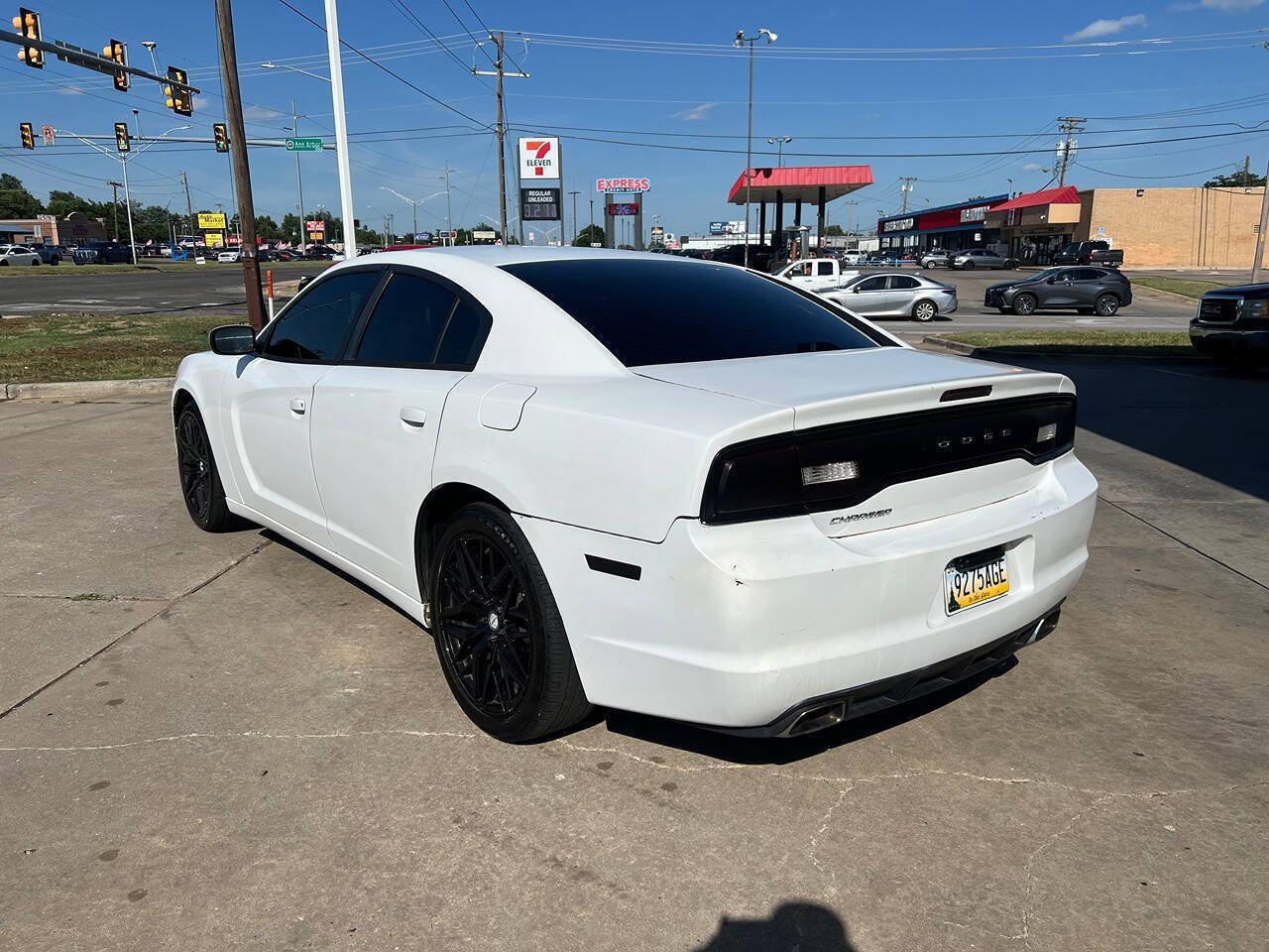 Used 2011 Dodge Charger SE RWD image 5