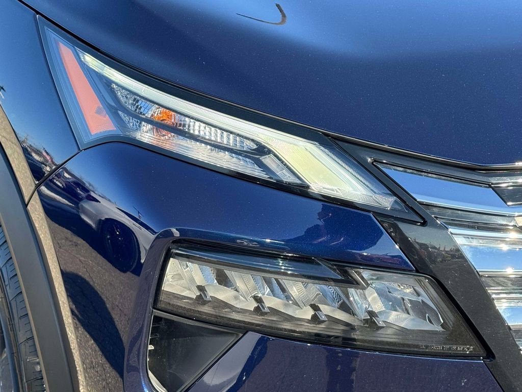 Certified 2025 Nissan Rogue SV image 10