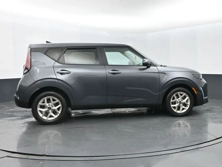 Used 2023 Kia Soul LX w/ LX Technology Package image 4