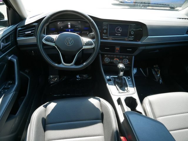 Used 2024 Volkswagen Jetta SE FWD image 14