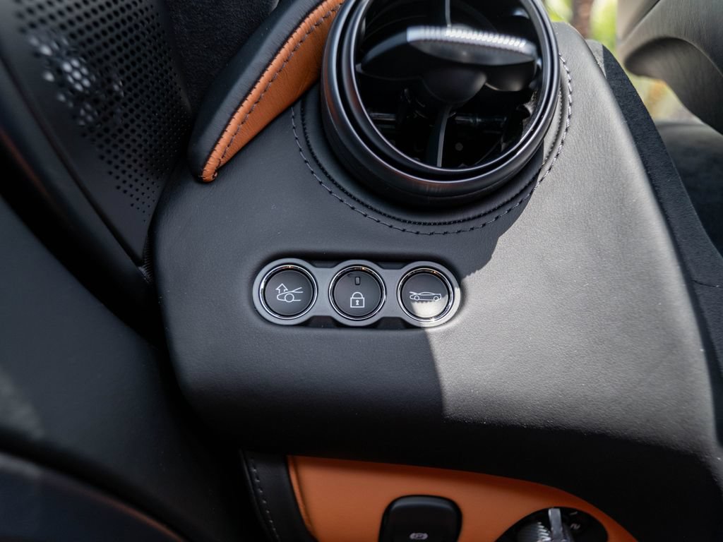 New 2026 McLaren 750S Spider RWD image 17