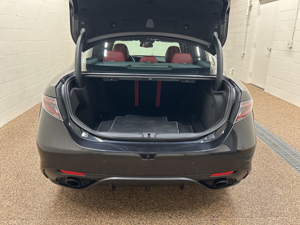 Used 2024 Alfa Romeo Giulia Veloce image 11