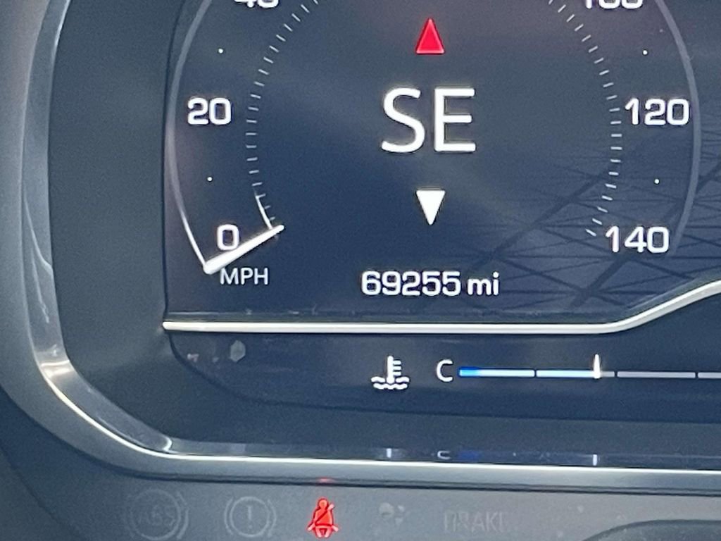 Used 2023 GMC Yukon SLT w/ SLT Luxury Package image 30