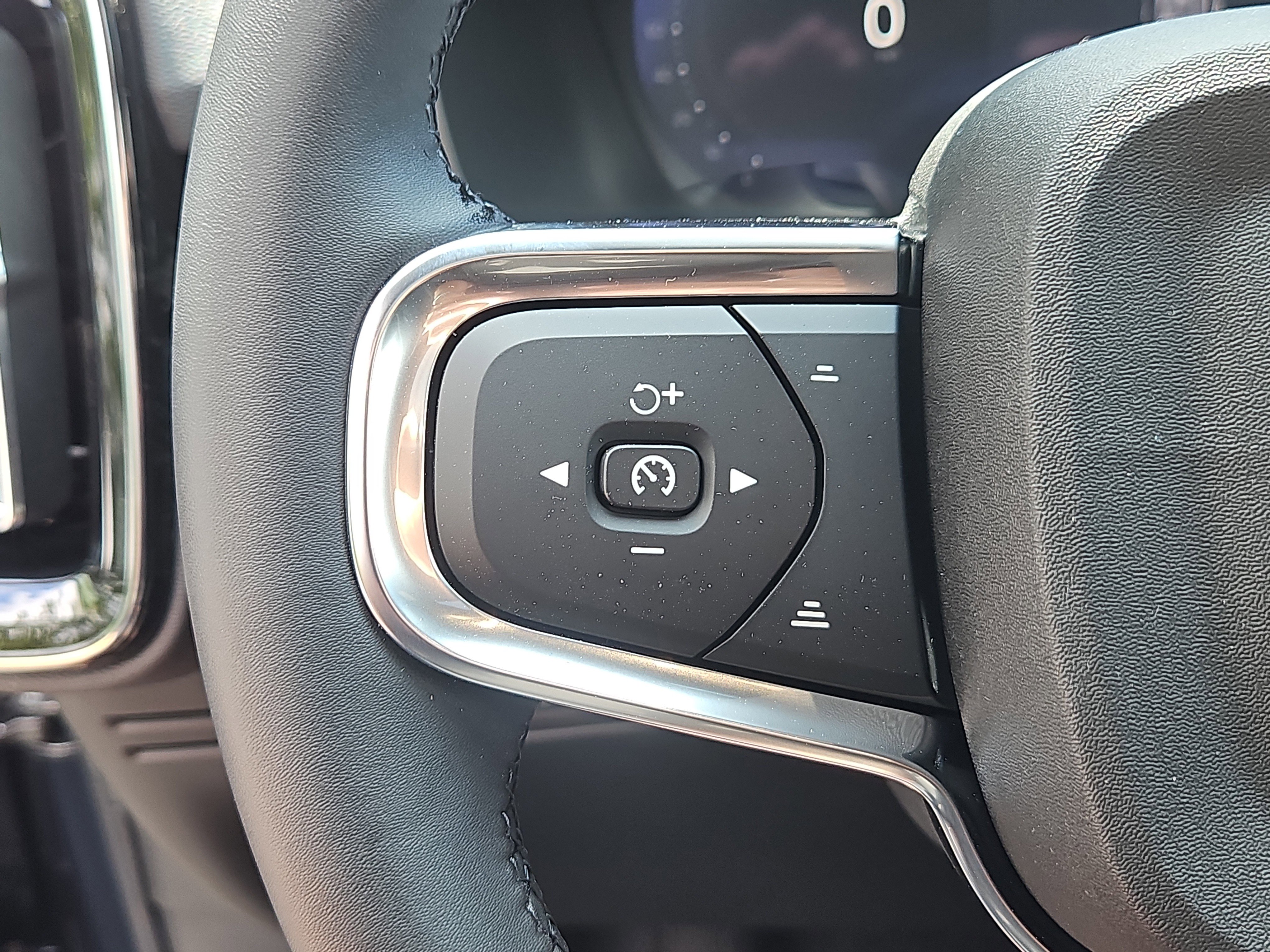 New 2026 Volvo XC40 B5 Ultra w/ Protection Package Premier image 16