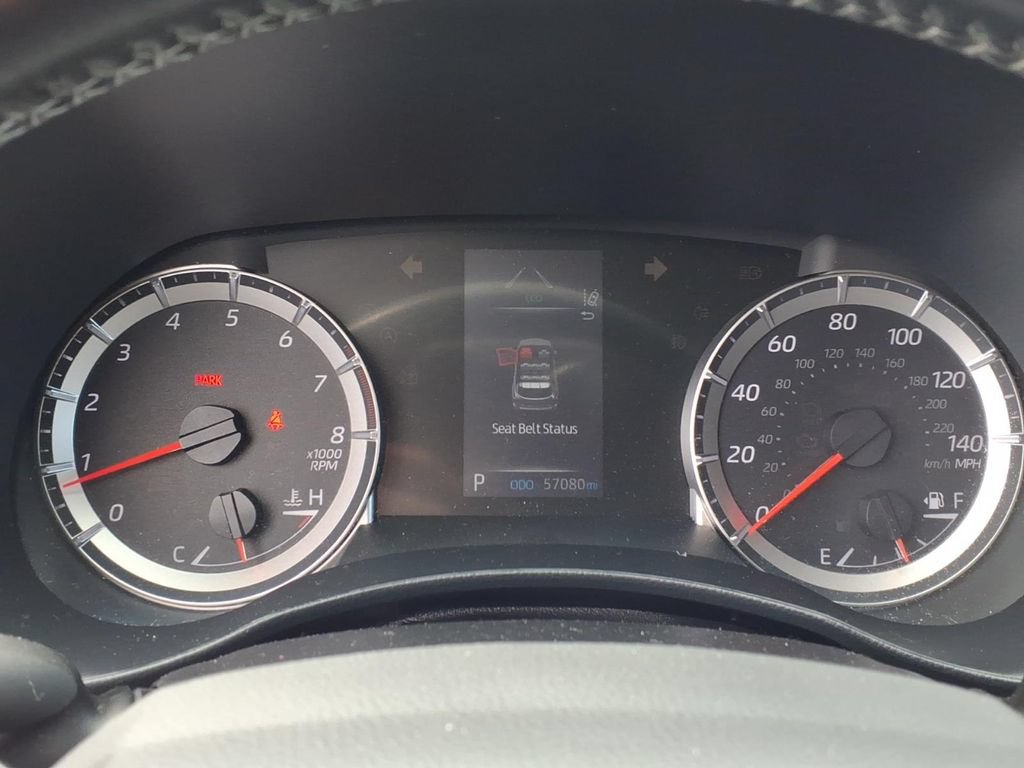 Used 2021 Toyota Highlander LE AWD/4WD image 6
