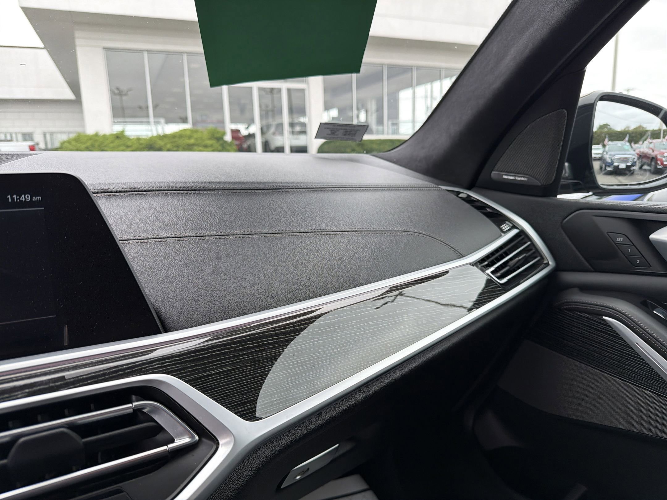 Used 2022 BMW X7 M50i w/ Cold Weather Package image 17