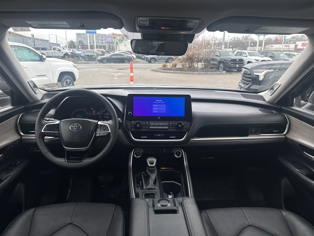 Used 2024 Toyota Grand Highlander Limited image 13