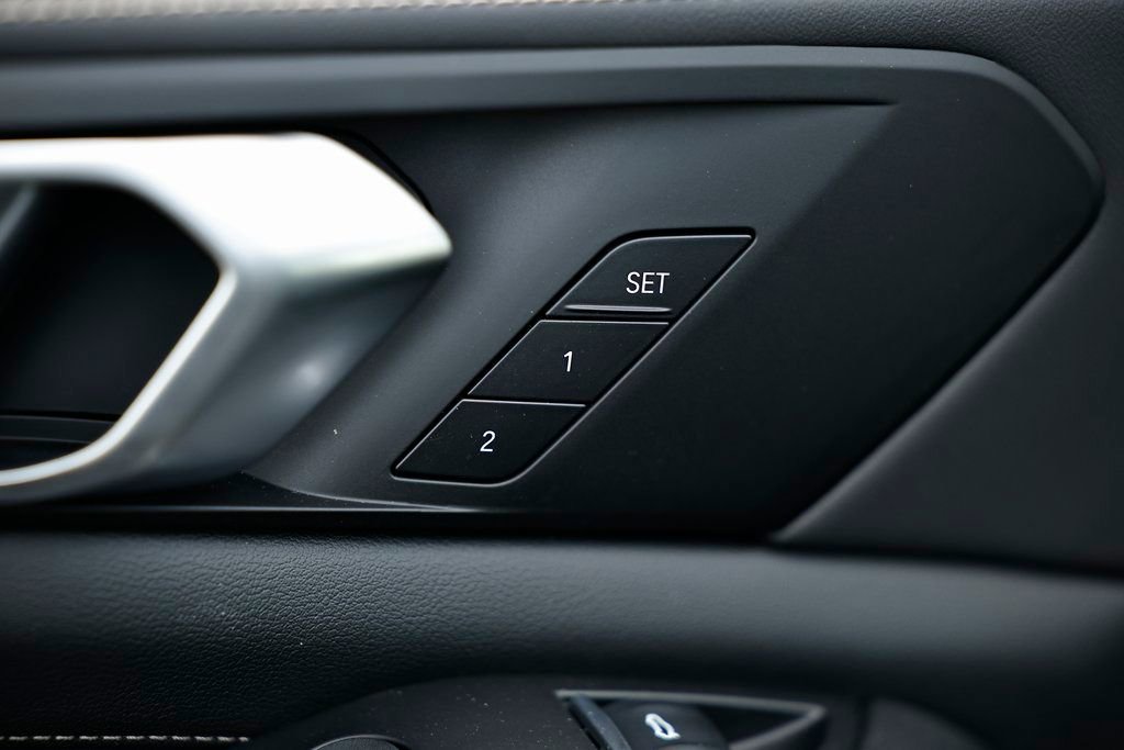 New 2026 BMW X5 sDrive40i w/ M Sport Package image 17