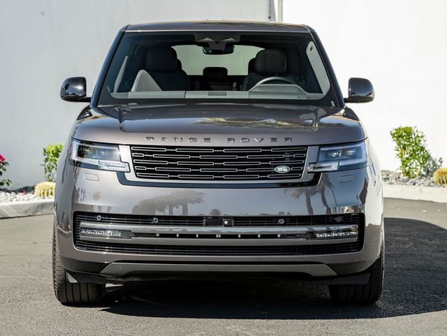 Used 2024 Land Rover Range Rover SE AWD/4WD image 3