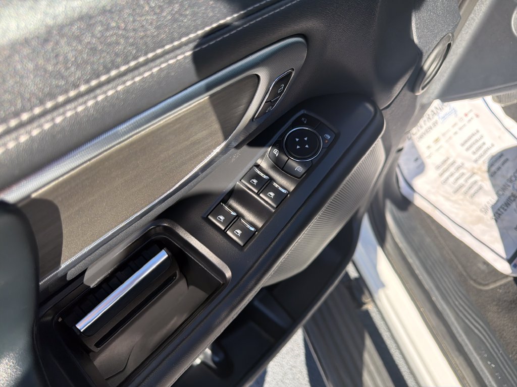 Used 2025 Ford Expedition Platinum AWD/4WD image 12