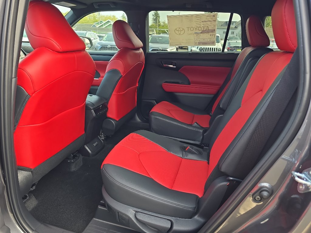 New 2025 Toyota Highlander XSE image 19