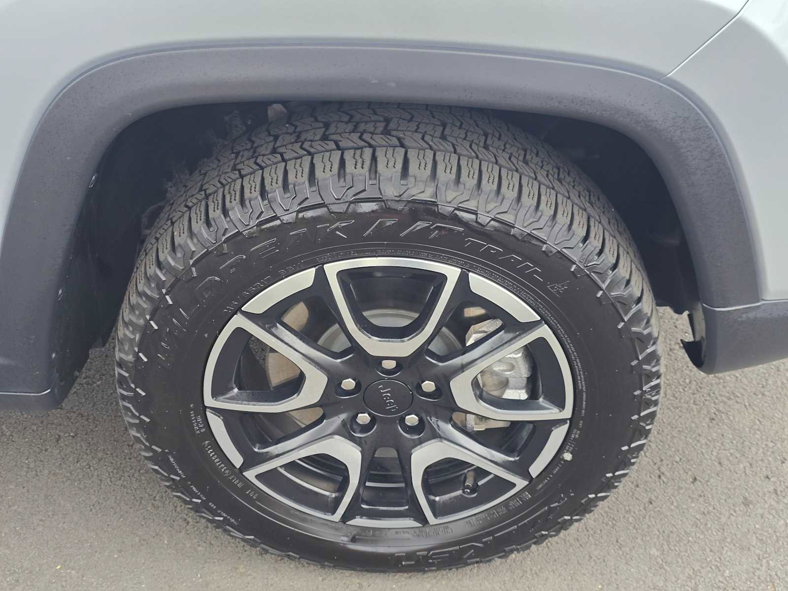 Used 2024 Jeep Compass Trailhawk image 9