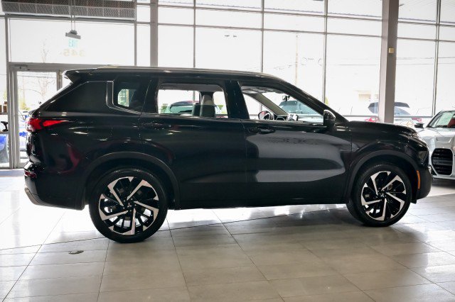Used 2024 Mitsubishi Outlander SEL Black Edition image 4