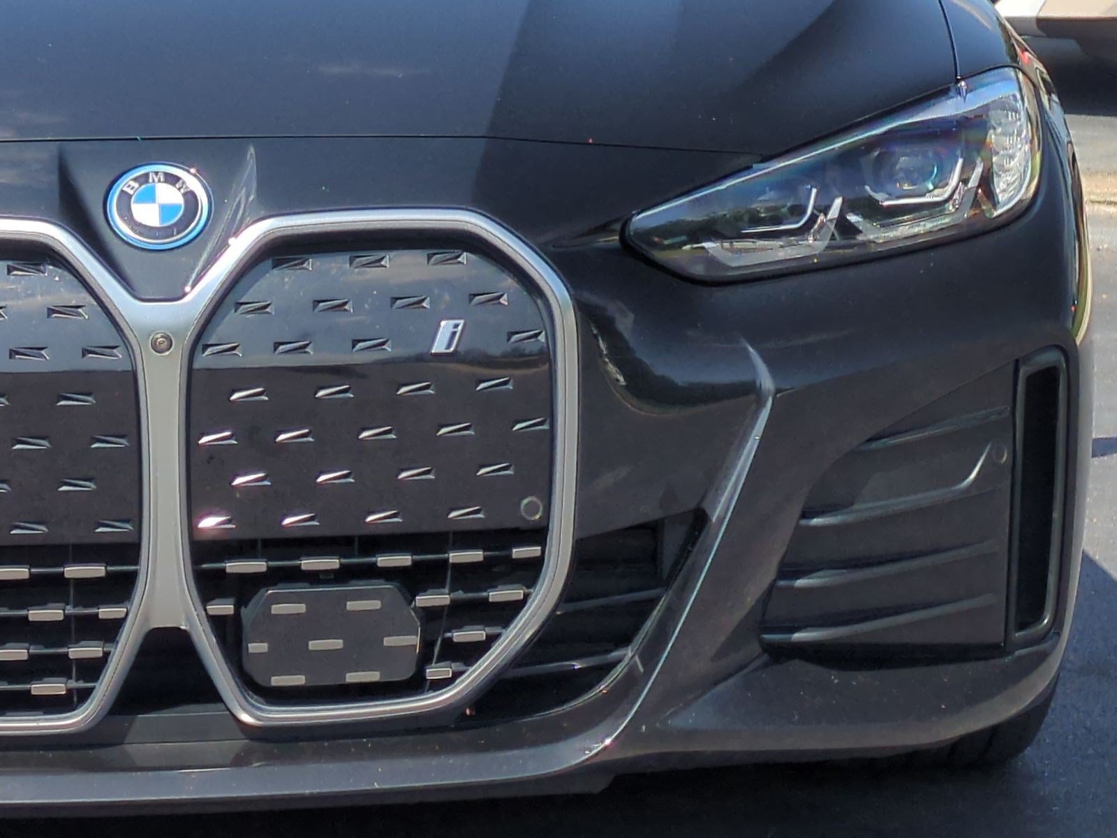Used 2023 BMW i4 eDrive40 w/ M Sport Package RWD image 5