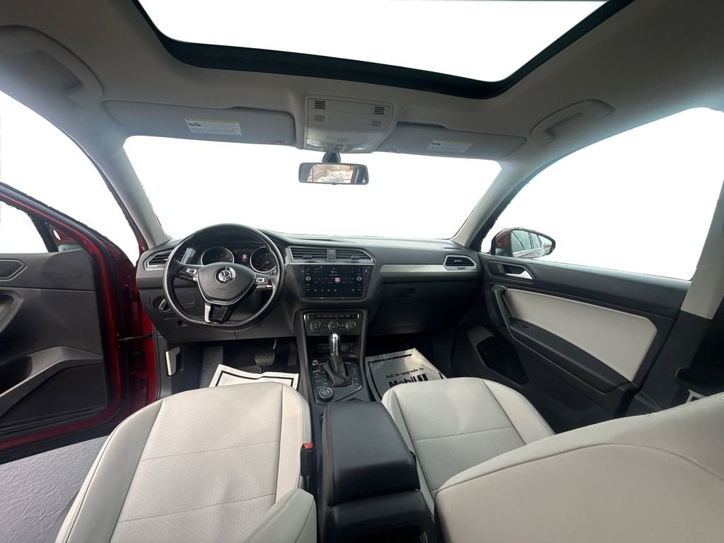Used 2019 Volkswagen Tiguan SE w/ Panoramic Sunroof Package image 9