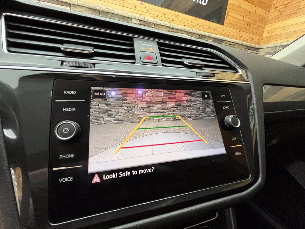 Used 2020 Volkswagen Tiguan SE w/ Panoramic Sunroof Package AWD/4WD image 32