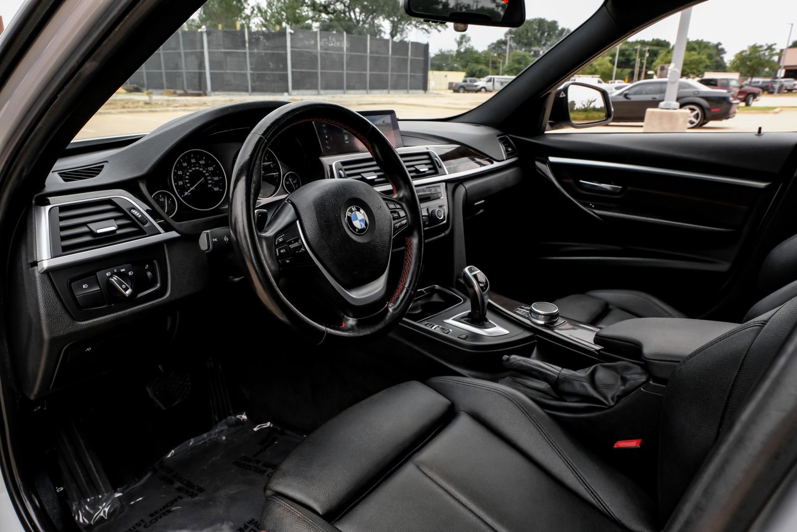 Used 2018 BMW 330i Sedan w/ Convenience Package RWD image 3