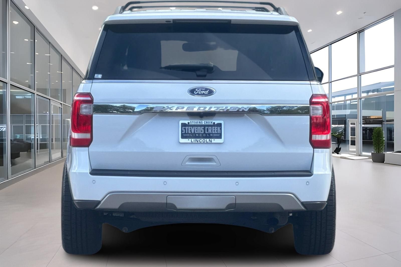 Used 2020 Ford Expedition XLT w/ Equipment Group 202A AWD/4WD image 5