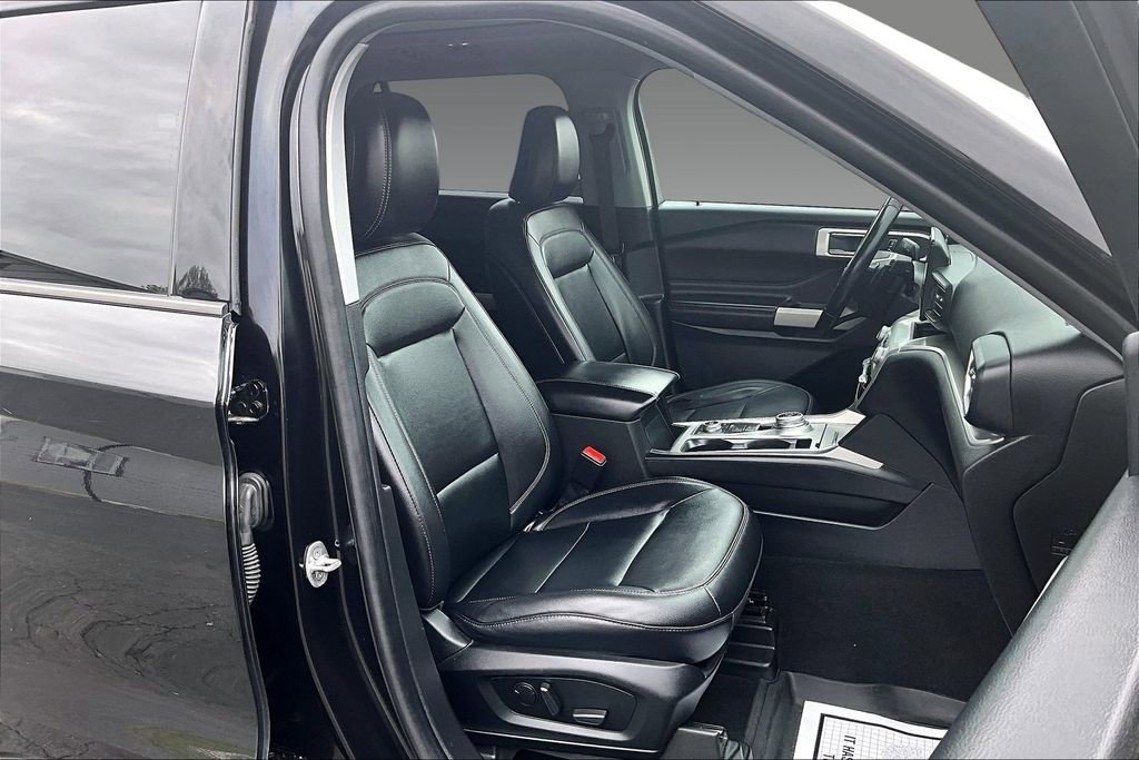 Used 2021 Ford Explorer XLT AWD/4WD image 4
