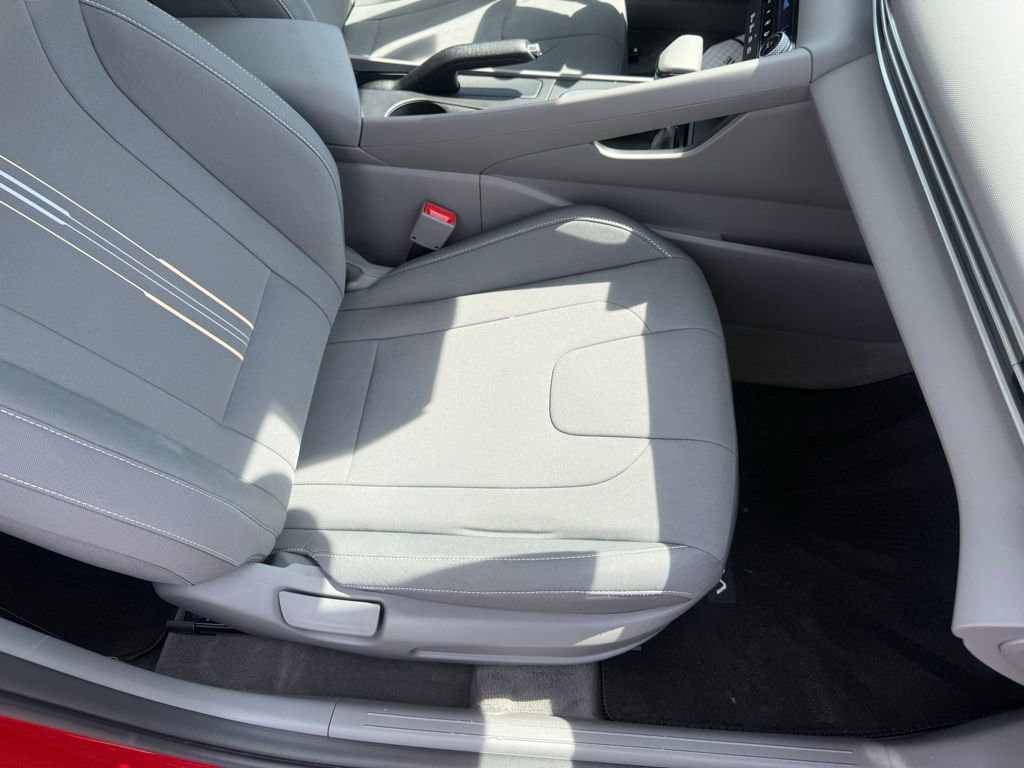 Used 2025 Hyundai Elantra Sport FWD image 46
