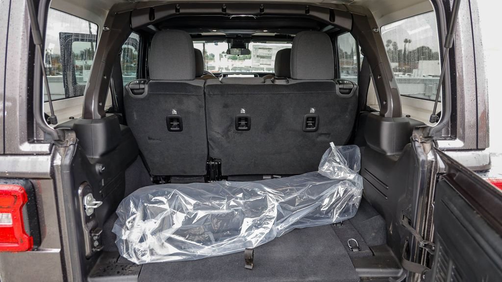 New 2025 Jeep Wrangler Unlimited Rubicon image 31