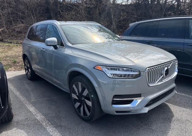 Used 2024 Volvo XC90 T8 Plus AWD/4WD image 4