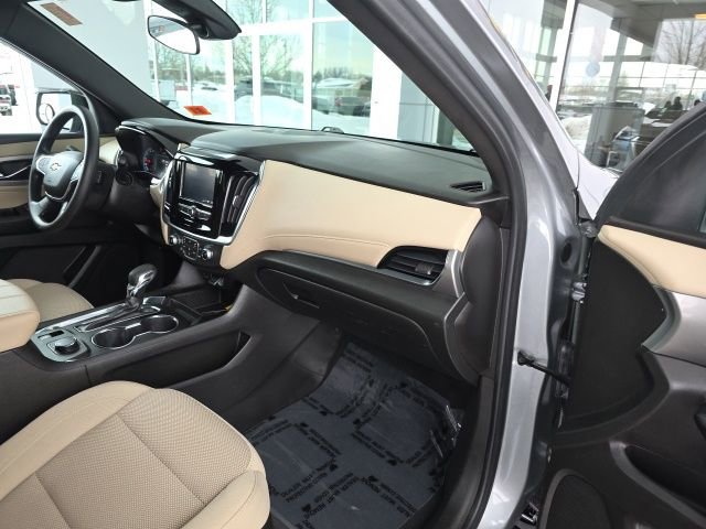 Used 2023 Chevrolet Traverse LS image 9