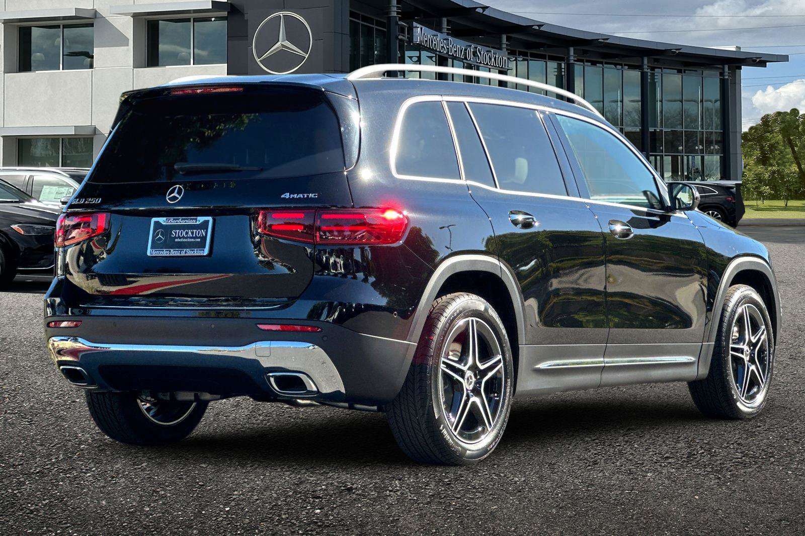New 2026 Mercedes-Benz GLB 250 4MATIC image 4