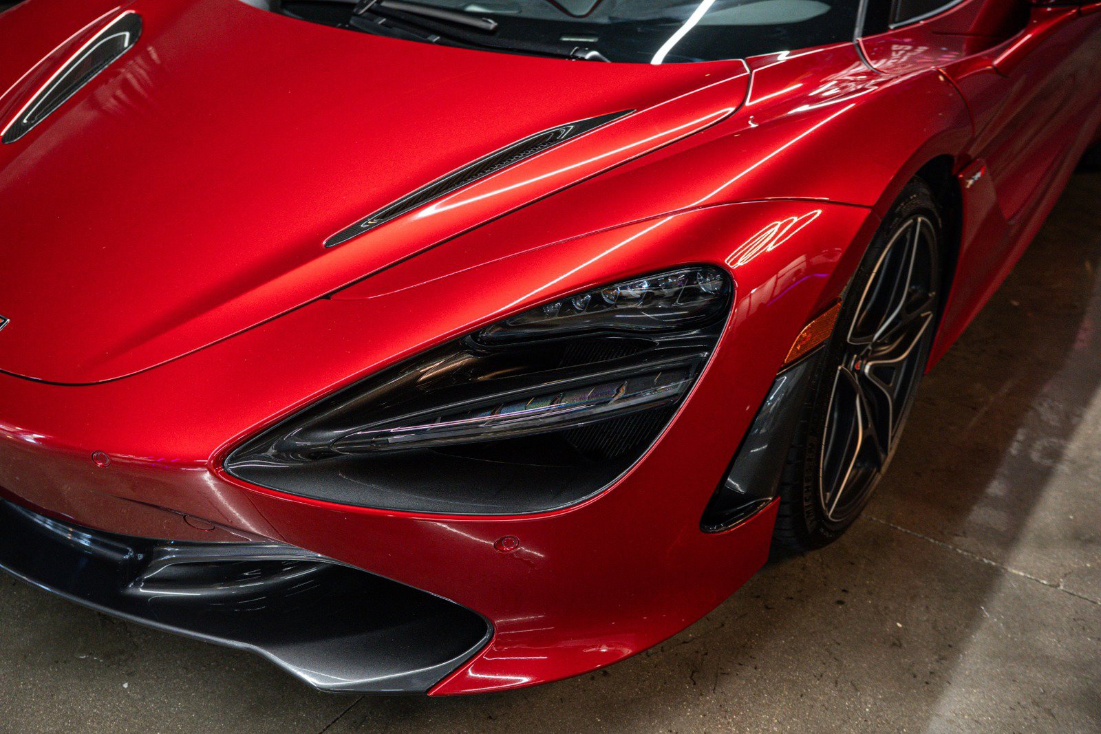 Used 2018 McLaren 720S RWD image 15