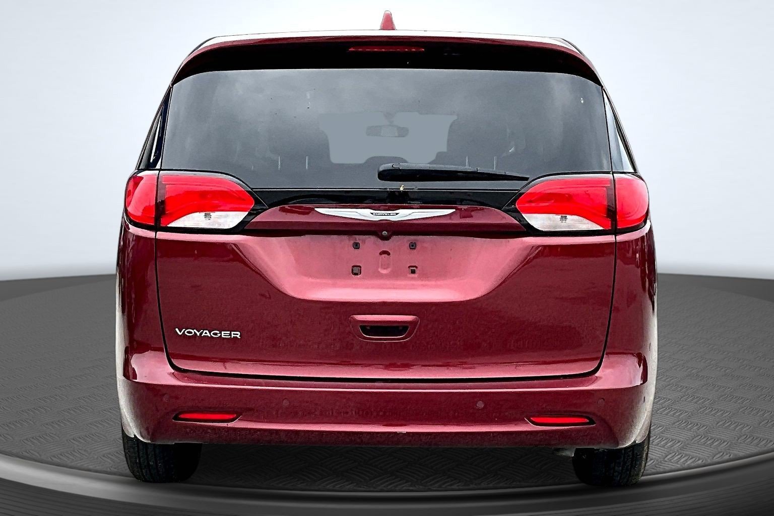 Used 2020 Chrysler Voyager LX FWD image 6