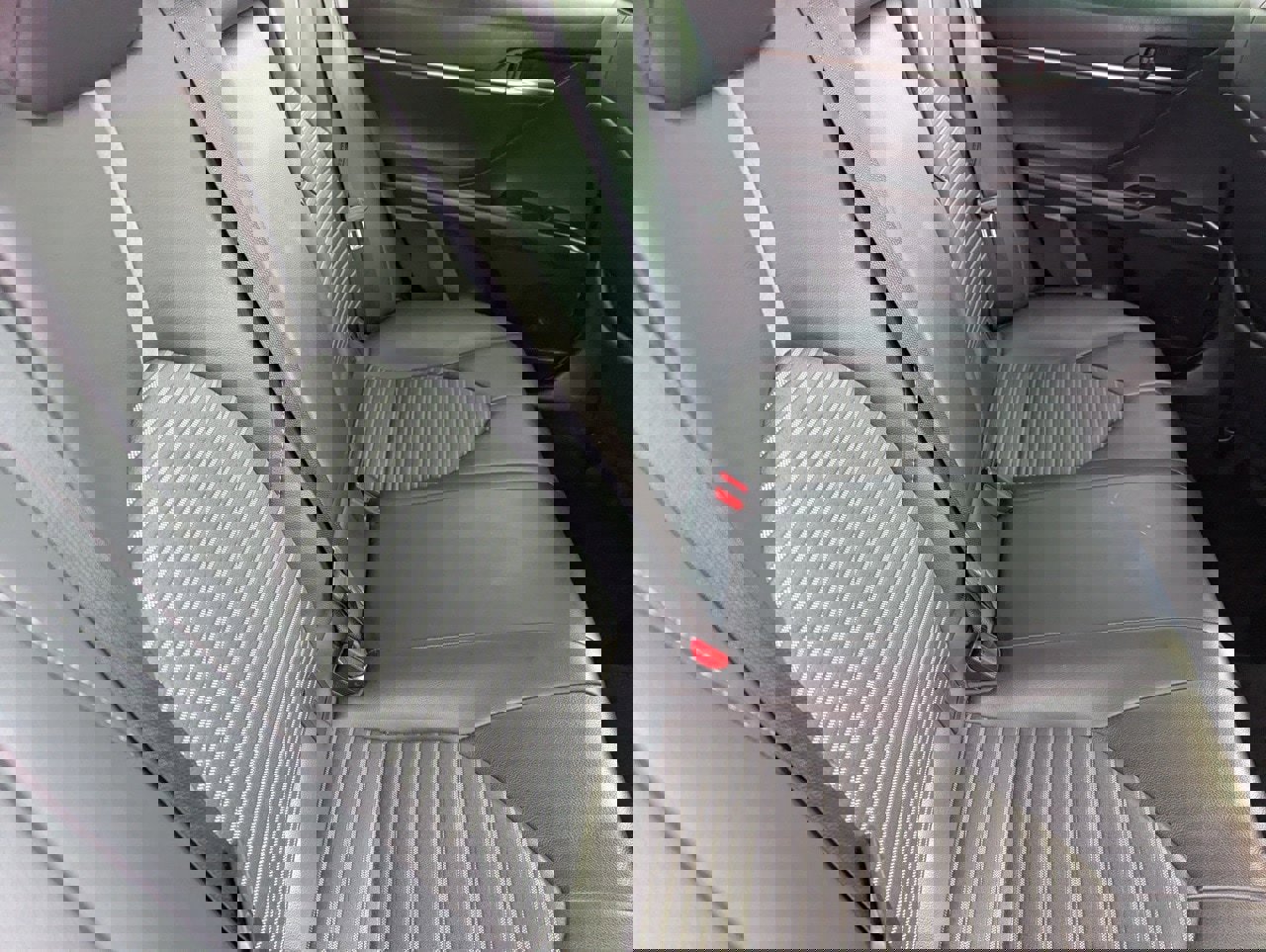 Used 2020 Toyota Camry SE w/ Blackout Package image 14