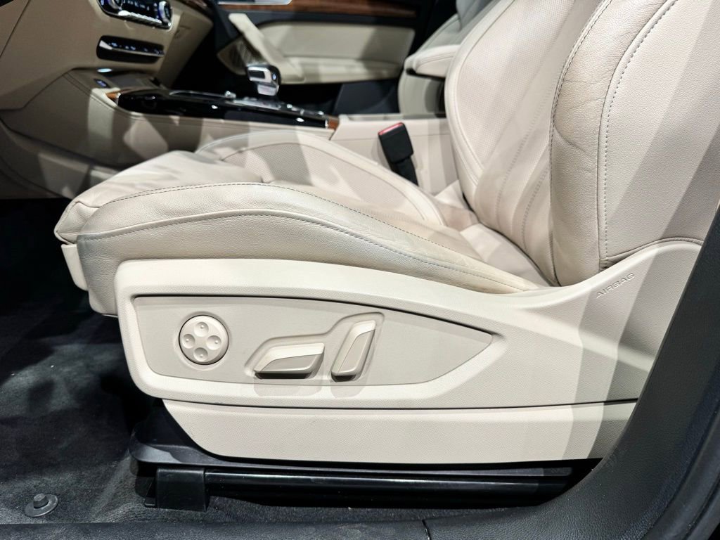 Used 2023 Audi Q5 e Premium Plus w/ Premium Plus Package image 12