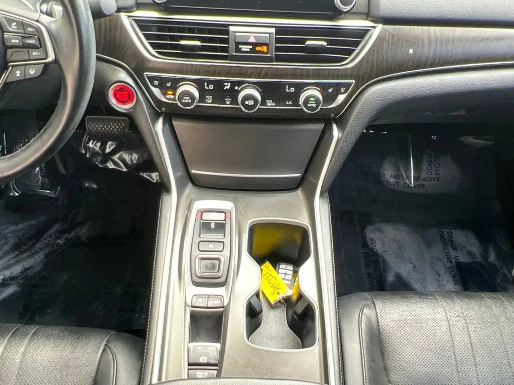 Used 2018 Honda Accord Touring image 11