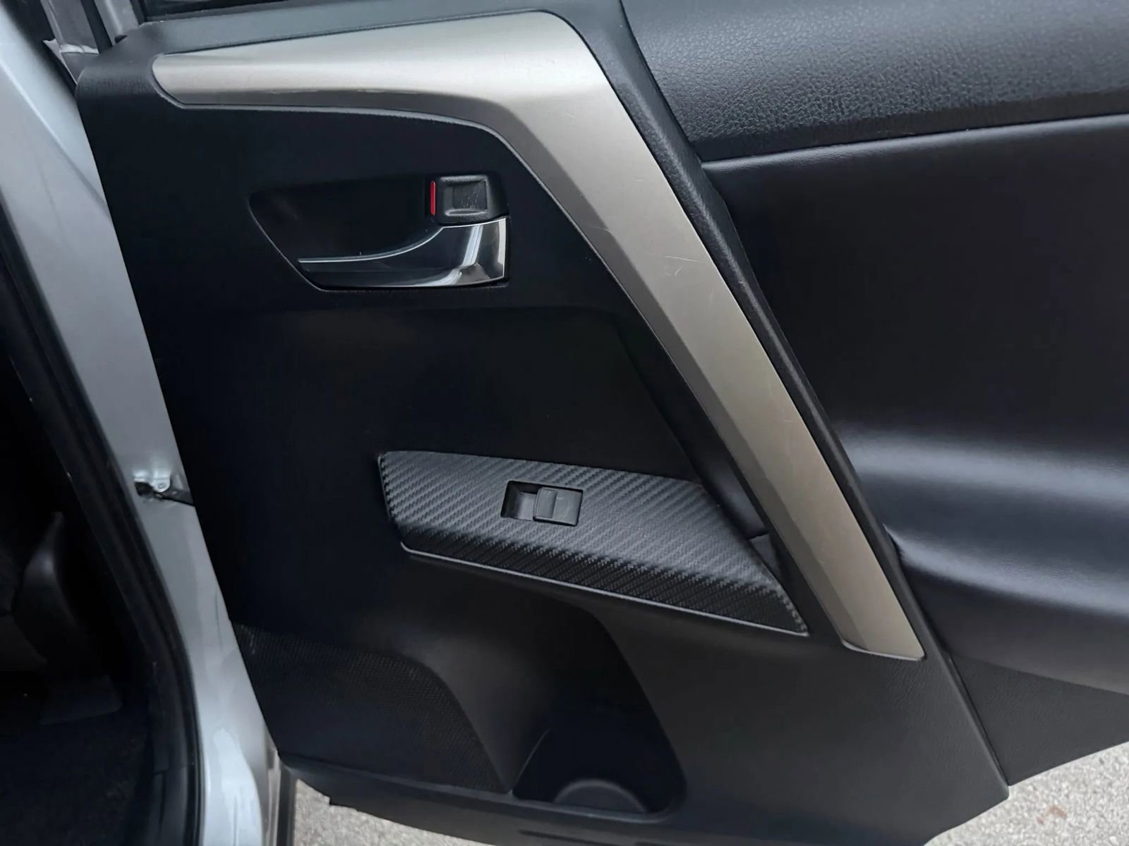 Used 2015 Toyota RAV4 Limited w/ Technology Package image 24