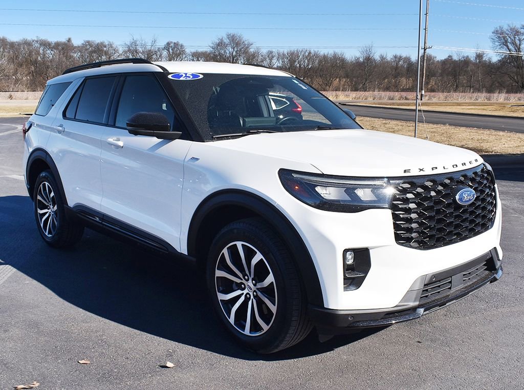Used 2025 Ford Explorer ST-Line AWD/4WD image 14