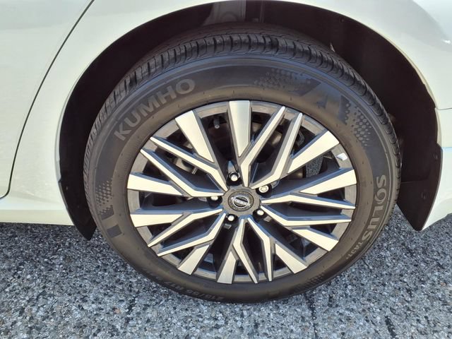 Used 2025 Nissan Altima 2.5 SV FWD image 19