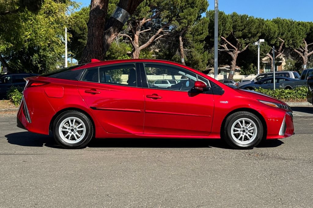 Used 2017 Toyota Prius Prime Plus FWD image 2